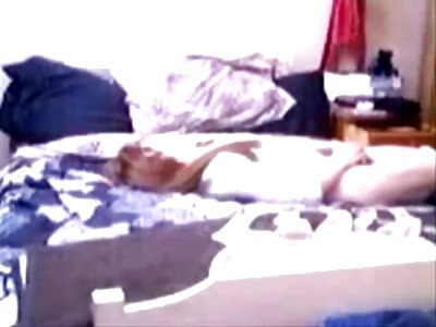 Bunica se masturbeaza la webcam in sex cu fete blonde fata noului ei iubit
